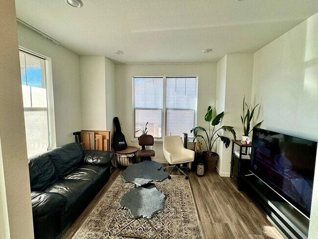 Foto del edificio - 10208 Vaughn St