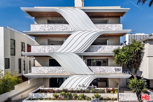 Foto del edificio - 1257 N Sweetzer Ave