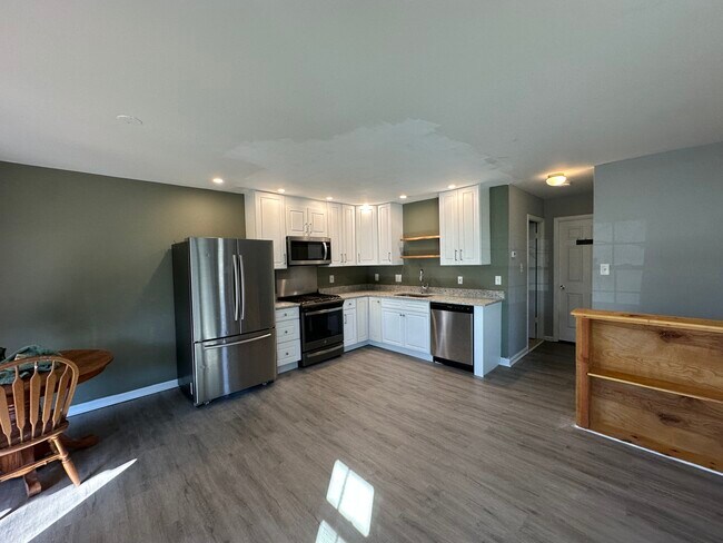 NEW kitchen - 536 Millshire Dr