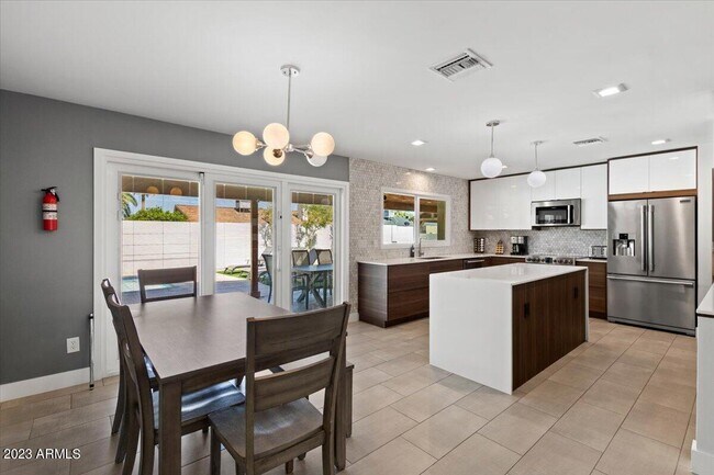 Foto del edificio - 6513 N 86th Pl