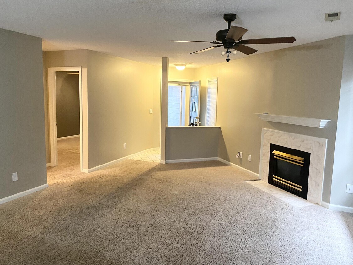 Foto principal - 114 Breezewood Dr