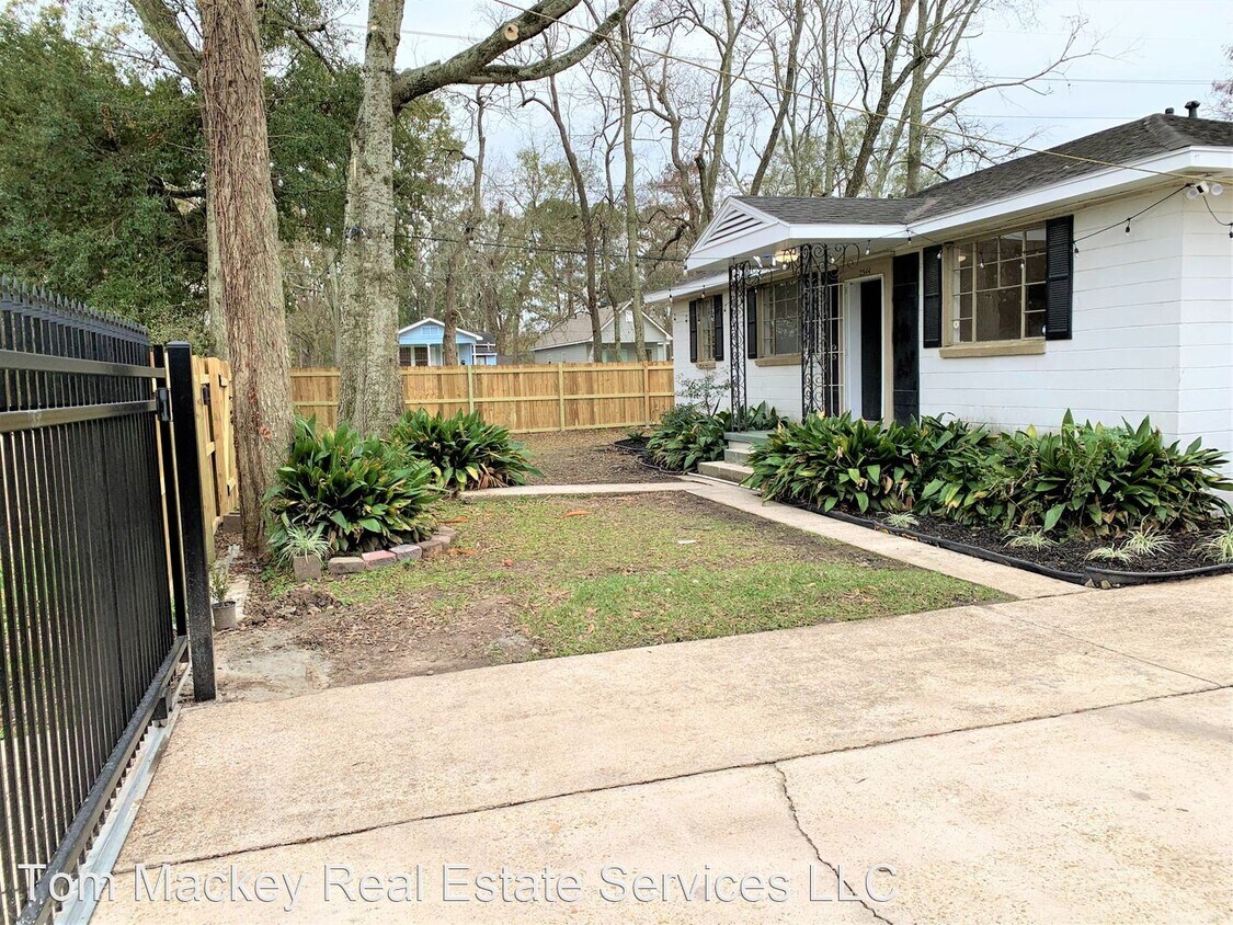 Primary Photo - 3 br, 2 bath House - 2544 Iowa St.