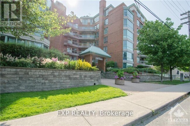 Photo du bâtiment - 550 Cambridge St S