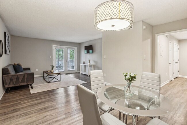 Building Photo - 1800 Lantern Ridge Dr