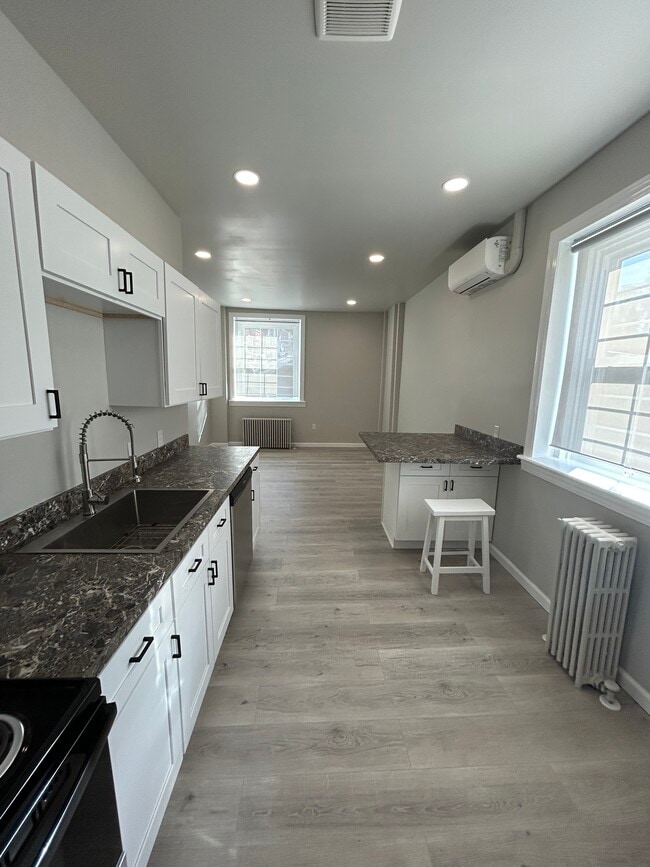 Building Photo - 1 Caroline Ave