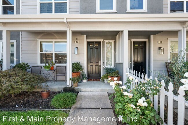Building Photo - 3 br, 3.5 bath House - 105 Firefly Ln