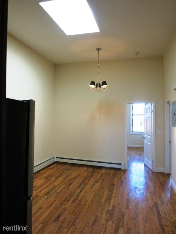 Building Photo - 146 Grove St