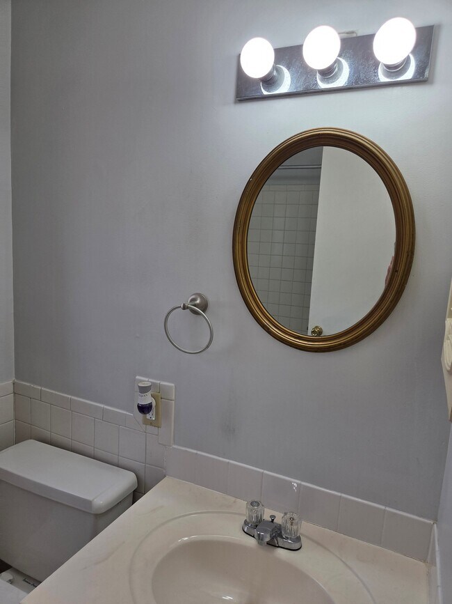 Foto del edificio - 8709 Countryshire Ln