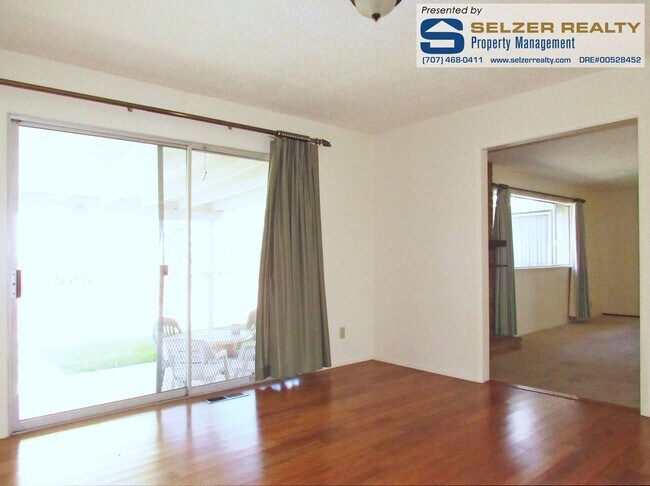 Building Photo - Comfortable 3 bd. home at the base of the ...
