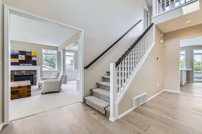 Building Photo - Greenlake - 4 Bedroom