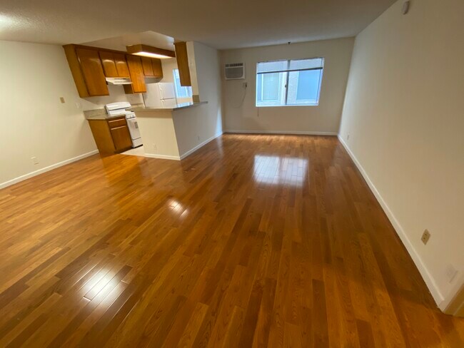 Kitchen/Living - 11825 Courtleigh Dr