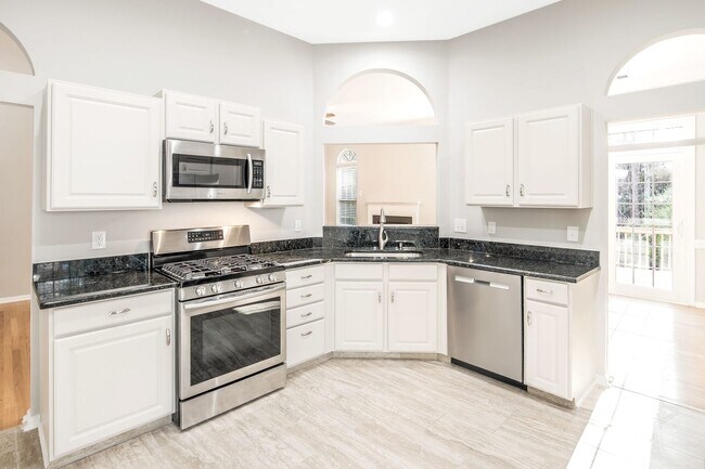 Building Photo - 8731 Londonshire Dr