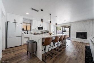 Building Photo - 2206 Heavenly View Dr