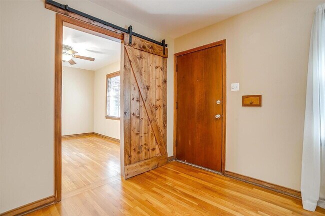 Building Photo - 2 Bedroom Apartment in Historic Monticello Neighborhood