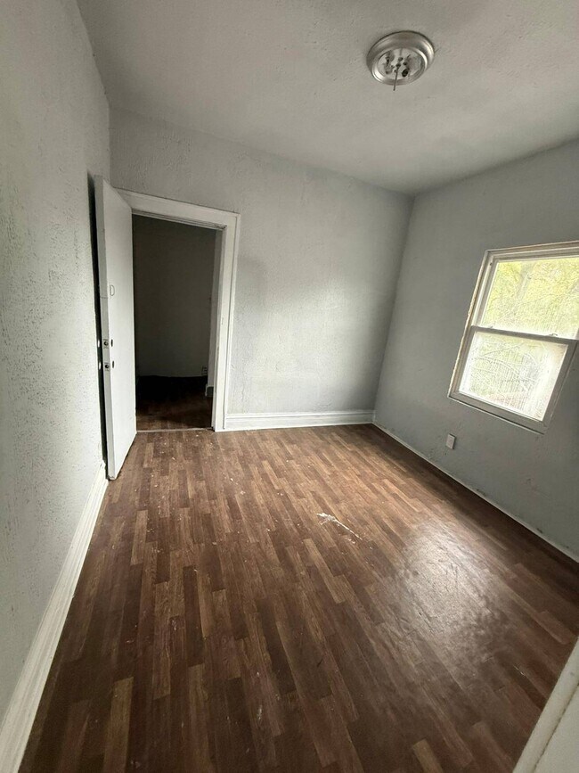 Foto del edificio - 3617 Massachusetts St