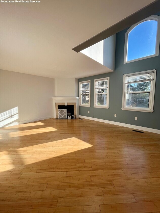 Primary Photo - 12 Pickett St