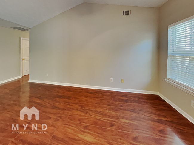 Foto del edificio - 301 Lacebark Ln