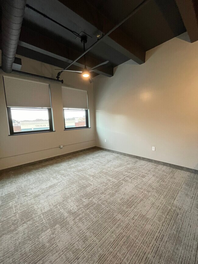 Foto del edificio - 712 Commercial St