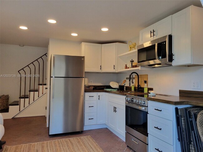 Foto del edificio - 5866 SW 60th St