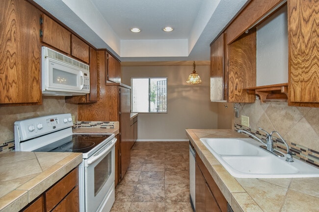 Building Photo - 1413 E Torrey Pines Cir