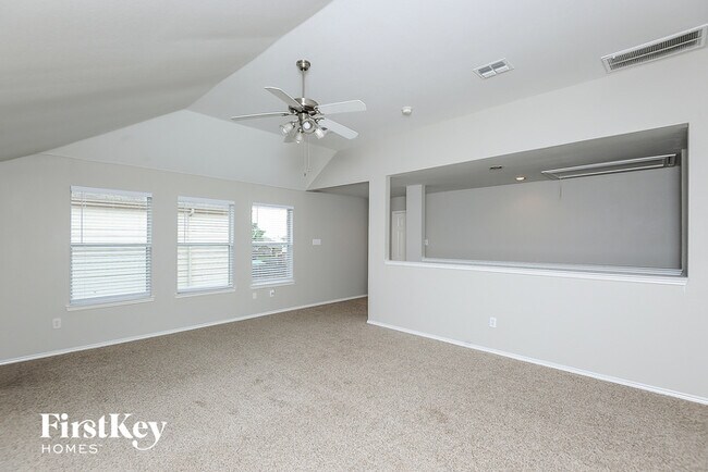 Foto del edificio - 1220 Juniper Ln