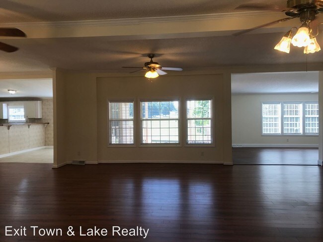 Foto del edificio - 4 br, 2.5 bath House - 950 Golf Dr.