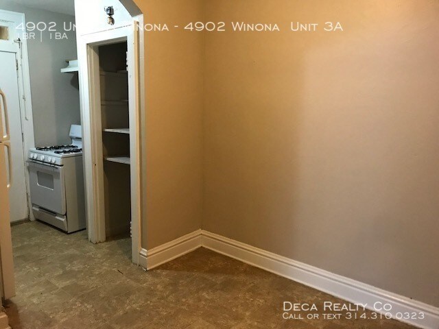 Building Photo - 1 Bedroom Apartment