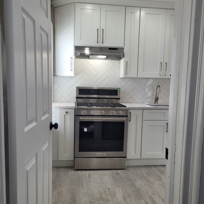 kitchen - 931 Madison Ave