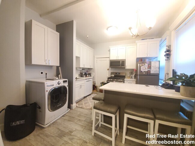 Building Photo - 72 Strathmore Rd