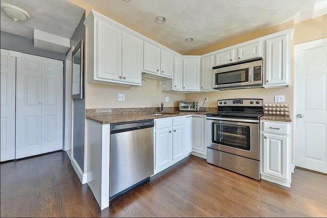 Kitchen - 12 Mount Pleasant St