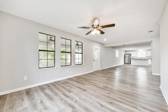 Foto del edificio - 305 Red Haven Dr