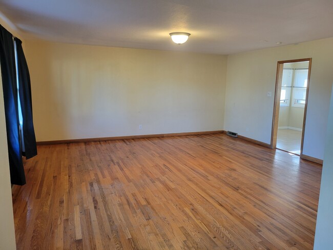 Building Photo - 819 Beattie Cir