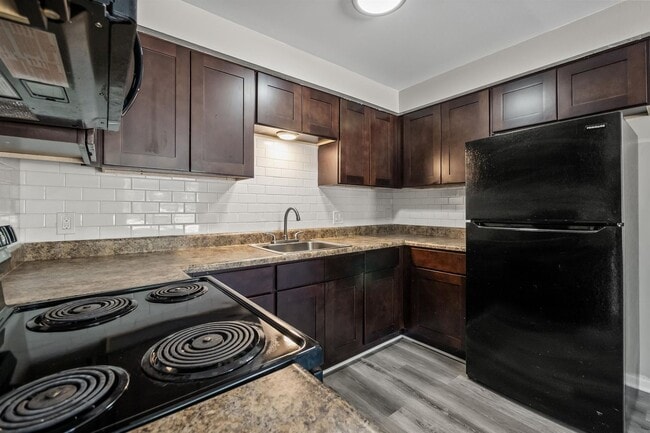 Building Photo - Sterling Hill Apartments