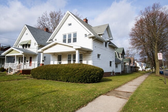 Building Photo - 902 Dryden Dr