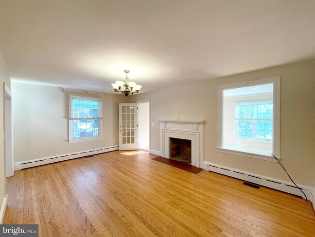 Foto del edificio - 4085 Hallowing Point Rd