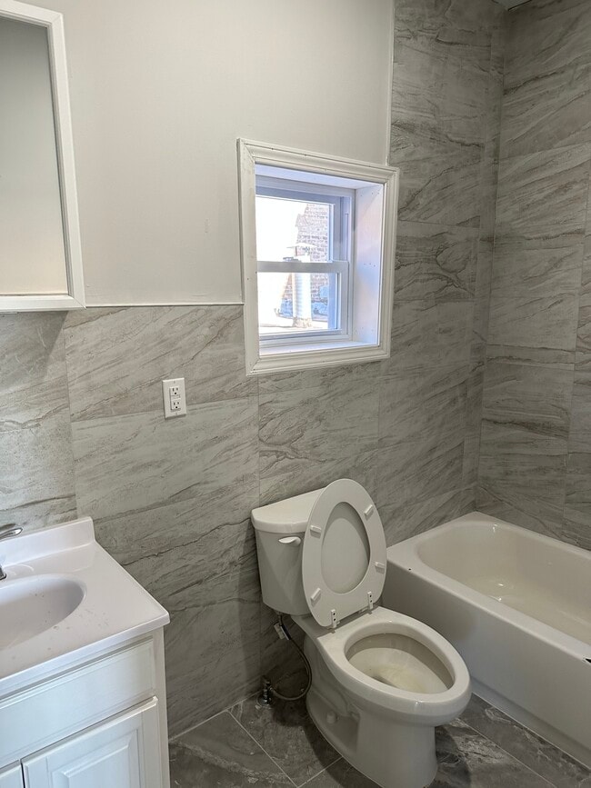 Building Photo - 559 Ocean Ave