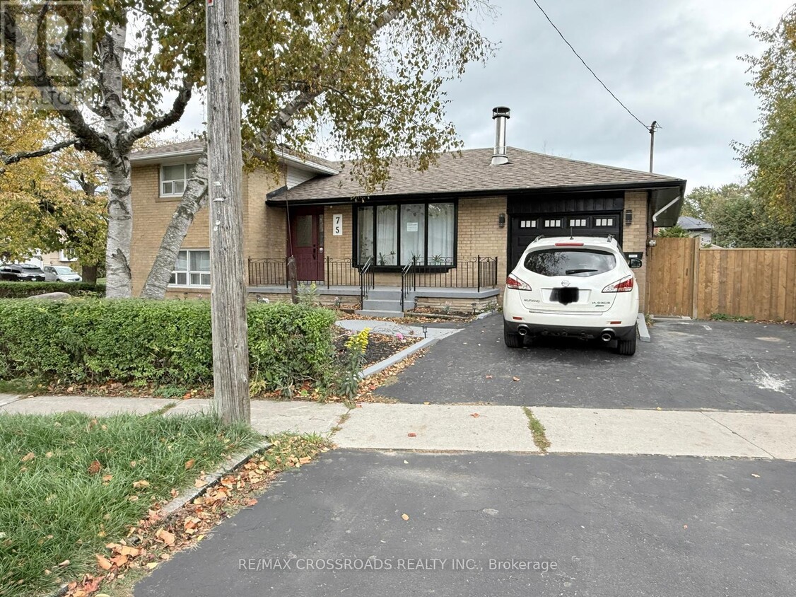 Primary Photo - 75 Fordover Dr