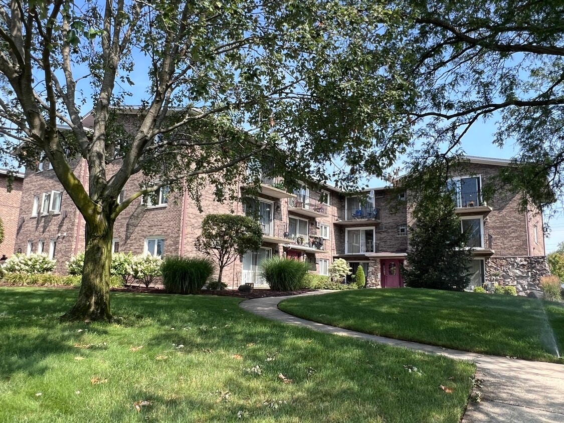 Primary Photo - 9032 W 140th St