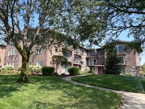 Building Photo - 9032 W 140th St