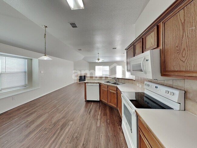 Building Photo - 1051 Wood Stream Dr