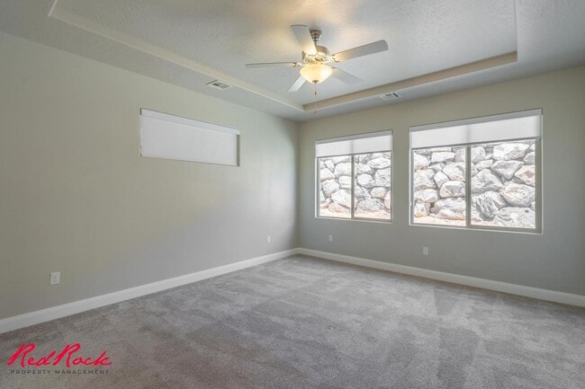 Foto del edificio - Gorgeous 4 Bedroom Home with Spacious Floo...