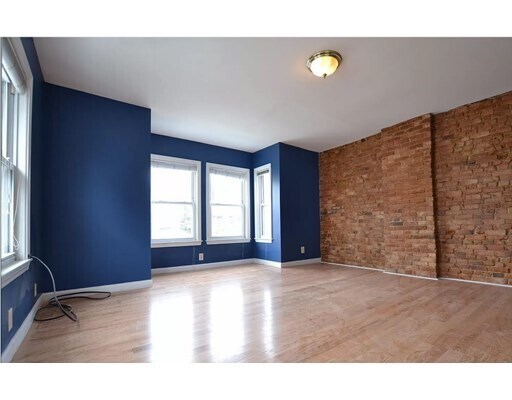 Building Photo - 14 Mansfield St