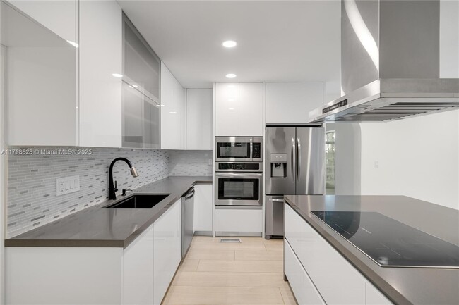 Building Photo - 936 Sorolla Ave