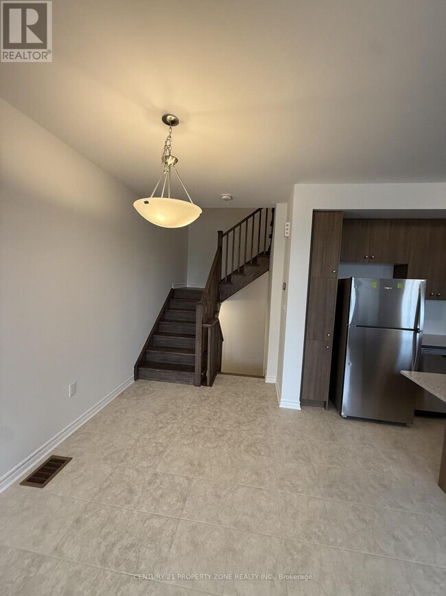 Building Photo - 64 Vimy Rdg Rd