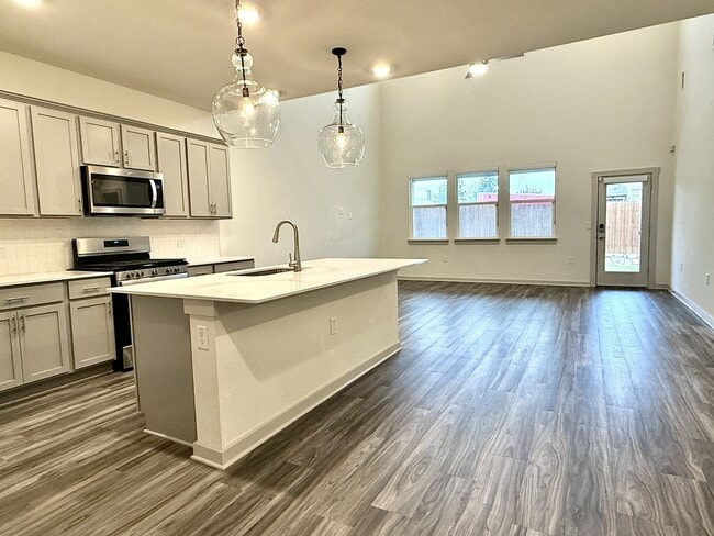 Building Photo - 13916 Lubeck Dr