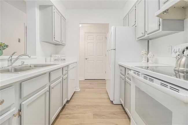 Foto del edificio - 300 Johnson Ferry Rd