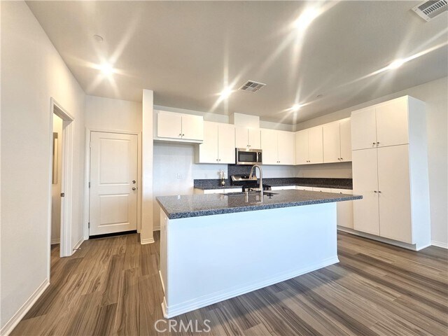 Building Photo - 16030 Lasselle St