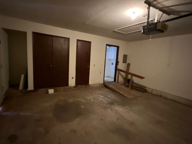Foto del edificio - 2 bedroom 1.5 bath (I-235 and Kilpatrick T...