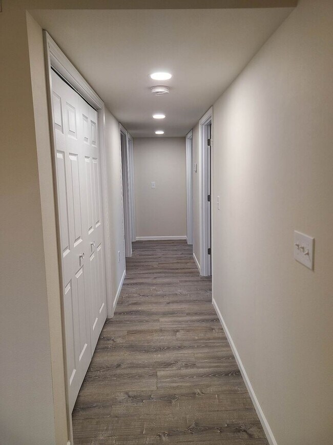 Foto del edificio - 3 Bedroom, 2 Bathroom Duplex