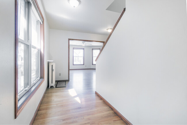 Foto del edificio - 419 W Doty St